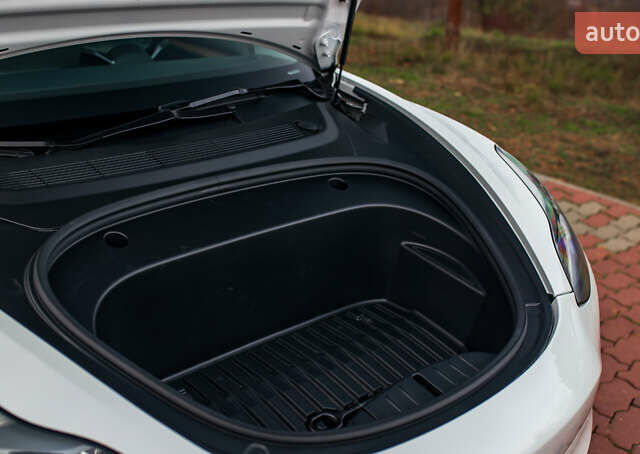 Белый Тесла Модель 3, объемом двигателя 0 л и пробегом 5 тыс. км за 27500 $, фото 6 на Automoto.ua