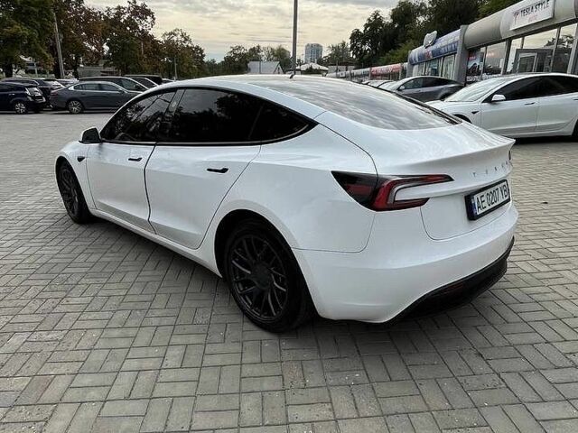 Білий Тесла Модель 3, об'ємом двигуна 0 л та пробігом 56 тис. км за 33500 $, фото 3 на Automoto.ua