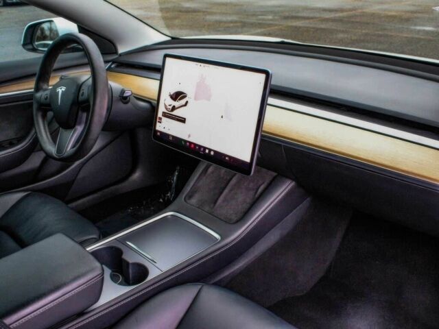 Белый Тесла Модель 3, объемом двигателя 0 л и пробегом 23 тыс. км за 16000 $, фото 8 на Automoto.ua