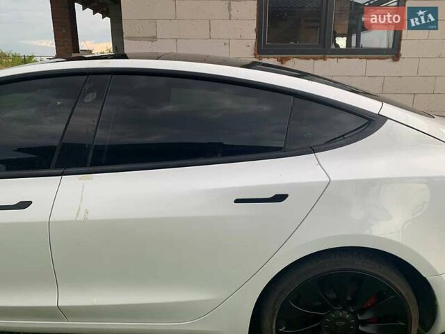 Білий Тесла Модель 3, об'ємом двигуна 0 л та пробігом 72 тис. км за 23500 $, фото 2 на Automoto.ua