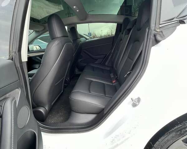 Білий Тесла Модель 3, об'ємом двигуна 0 л та пробігом 26 тис. км за 26000 $, фото 20 на Automoto.ua