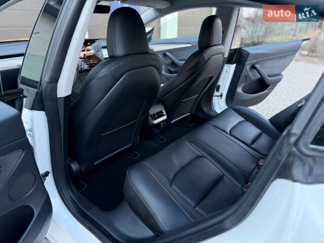 Белый Тесла Модель 3, объемом двигателя 0 л и пробегом 34 тыс. км за 18900 $, фото 39 на Automoto.ua