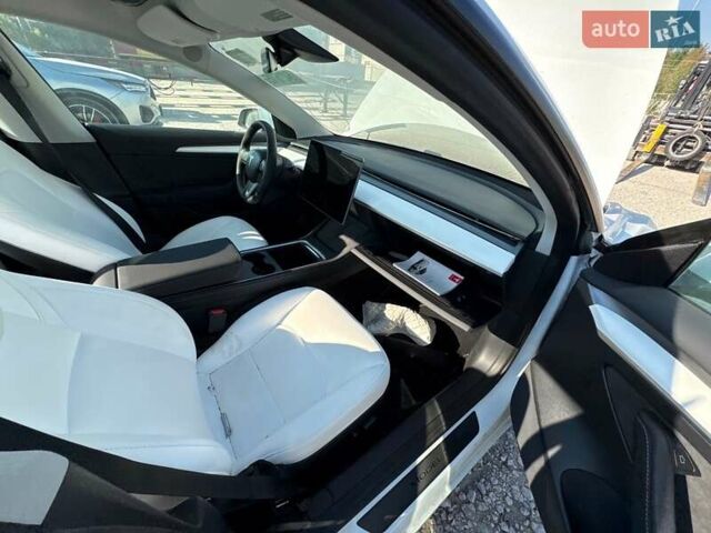 Белый Тесла Модель 3, объемом двигателя 0 л и пробегом 27 тыс. км за 15900 $, фото 11 на Automoto.ua