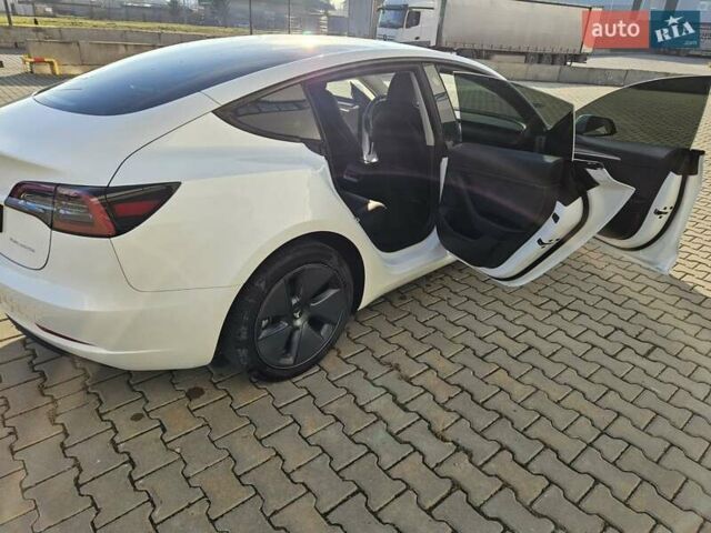 Білий Тесла Модель 3, об'ємом двигуна 0 л та пробігом 21 тис. км за 26900 $, фото 6 на Automoto.ua