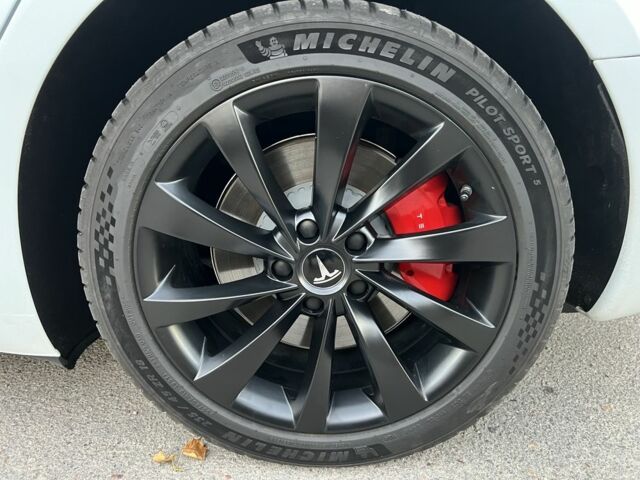 Белый Тесла Модель 3, объемом двигателя 0 л и пробегом 8 тыс. км за 28000 $, фото 7 на Automoto.ua