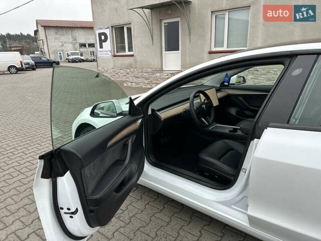 Білий Тесла Модель 3, об'ємом двигуна 0 л та пробігом 4 тис. км за 17500 $, фото 11 на Automoto.ua