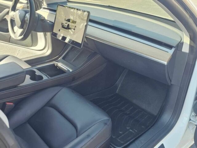 Тесла Модель 3 2023 в Киеве на Automoto.ua Белый Тесла Модель 3, объемом двигателя 0 л и пробегом 23 тыс. км за 9600 $, фото 9 на Automoto.ua