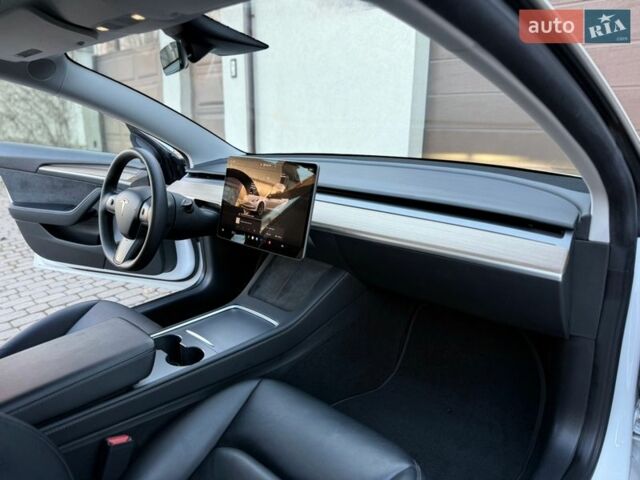 Белый Тесла Модель 3, объемом двигателя 0 л и пробегом 34 тыс. км за 18900 $, фото 31 на Automoto.ua