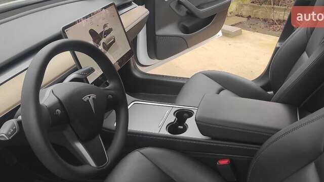 Белый Тесла Модель 3, объемом двигателя 0 л и пробегом 48 тыс. км за 20000 $, фото 5 на Automoto.ua