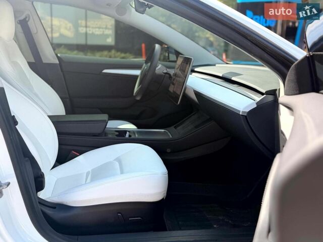 Белый Тесла Модель 3, объемом двигателя 0 л и пробегом 78 тыс. км за 21990 $, фото 9 на Automoto.ua