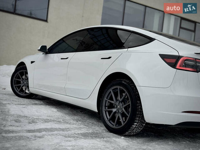 Белый Тесла Модель 3, объемом двигателя 0 л и пробегом 30 тыс. км за 23500 $, фото 16 на Automoto.ua