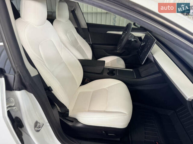 Белый Тесла Модель 3, объемом двигателя 0 л и пробегом 34 тыс. км за 24900 $, фото 8 на Automoto.ua