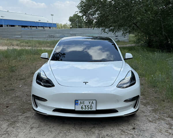 Белый Тесла Модель 3, объемом двигателя 0 л и пробегом 51 тыс. км за 23000 $, фото 1 на Automoto.ua