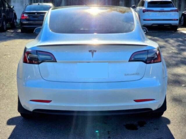 Белый Тесла Модель 3, объемом двигателя 0 л и пробегом 22 тыс. км за 16500 $, фото 6 на Automoto.ua