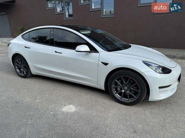 Белый Тесла Модель 3, объемом двигателя 0 л и пробегом 19 тыс. км за 21500 $, фото 4 на Automoto.ua