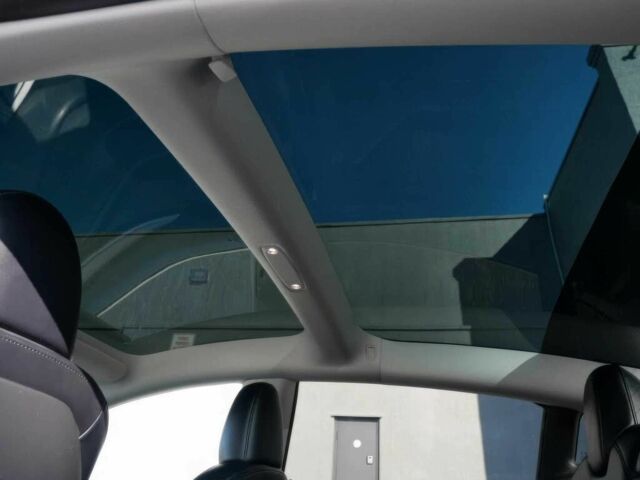 Белый Тесла Модель 3, объемом двигателя 0 л и пробегом 27 тыс. км за 9900 $, фото 10 на Automoto.ua