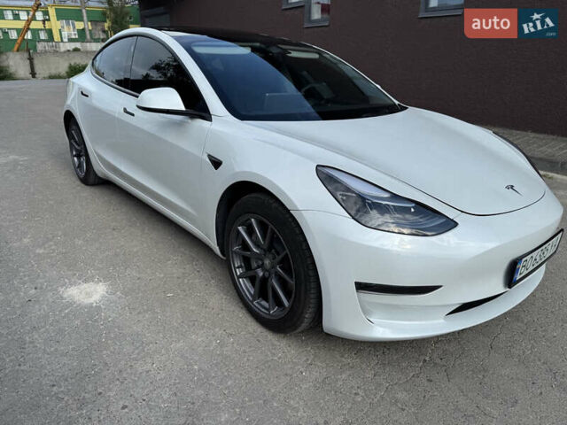 Белый Тесла Модель 3, объемом двигателя 0 л и пробегом 19 тыс. км за 21500 $, фото 5 на Automoto.ua