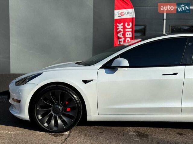 Белый Тесла Модель 3, объемом двигателя 0 л и пробегом 35 тыс. км за 27999 $, фото 5 на Automoto.ua