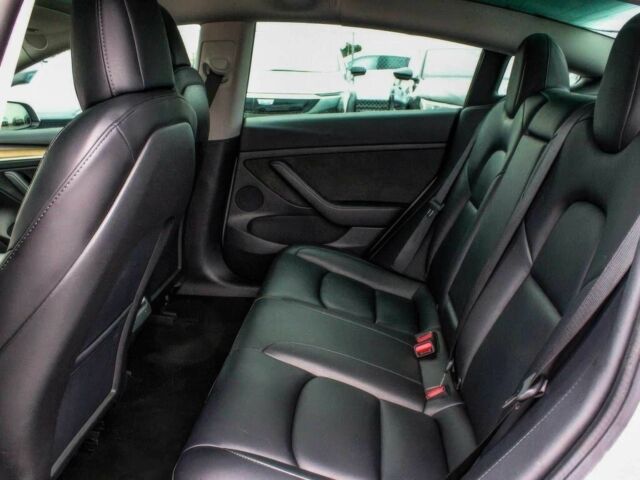 Белый Тесла Модель 3, объемом двигателя 0 л и пробегом 23 тыс. км за 16000 $, фото 14 на Automoto.ua