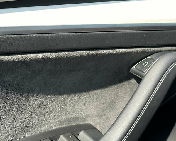 Білий Тесла Модель 3, об'ємом двигуна 0 л та пробігом 22 тис. км за 29006 $, фото 21 на Automoto.ua