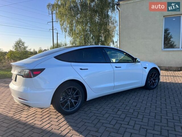 Белый Тесла Модель 3, объемом двигателя 0 л и пробегом 70 тыс. км за 23999 $, фото 2 на Automoto.ua