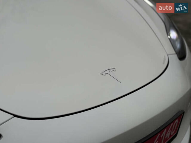 Білий Тесла Модель 3, об'ємом двигуна 0 л та пробігом 70 тис. км за 19999 $, фото 15 на Automoto.ua