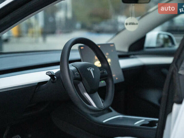 Белый Тесла Модель 3, объемом двигателя 0 л и пробегом 53 тыс. км за 27500 $, фото 19 на Automoto.ua