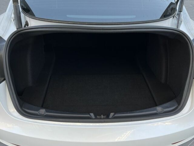 Білий Тесла Модель 3, об'ємом двигуна 0 л та пробігом 52 тис. км за 20300 $, фото 12 на Automoto.ua