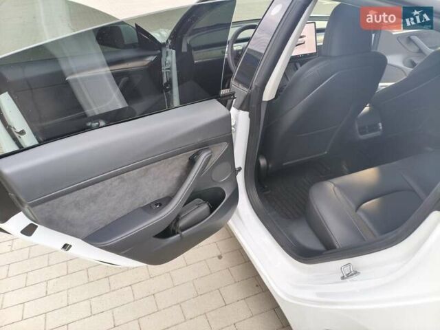 Белый Тесла Модель 3, объемом двигателя 0 л и пробегом 46 тыс. км за 24300 $, фото 13 на Automoto.ua