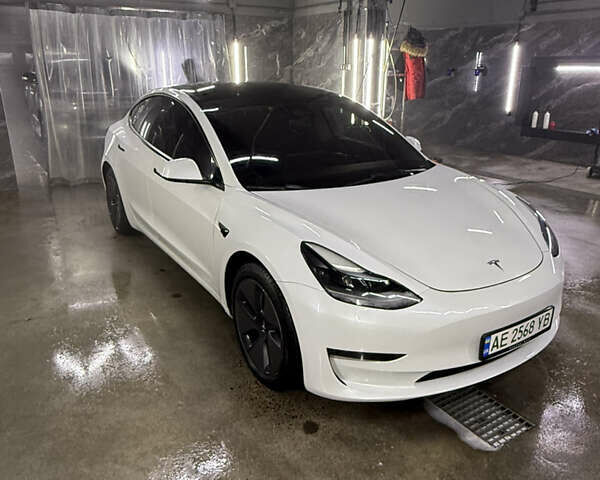 Білий Тесла Модель 3, об'ємом двигуна 0 л та пробігом 18 тис. км за 21500 $, фото 2 на Automoto.ua