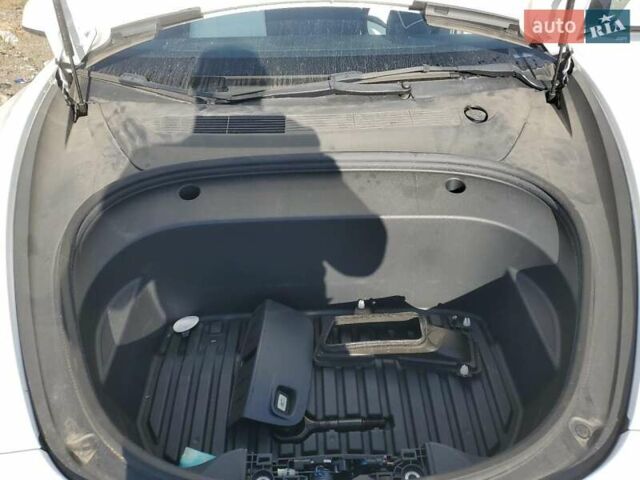 Білий Тесла Модель 3, об'ємом двигуна 0 л та пробігом 122 тис. км за 4600 $, фото 9 на Automoto.ua