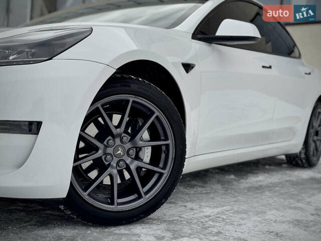 Белый Тесла Модель 3, объемом двигателя 0 л и пробегом 30 тыс. км за 23500 $, фото 20 на Automoto.ua