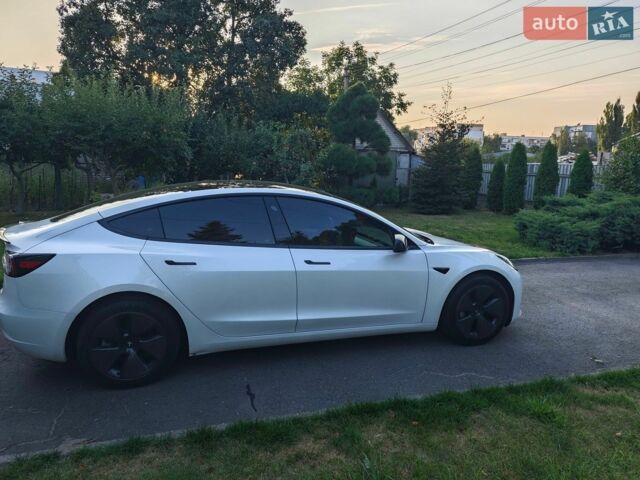 Білий Тесла Модель 3, об'ємом двигуна 0 л та пробігом 77 тис. км за 22100 $, фото 4 на Automoto.ua