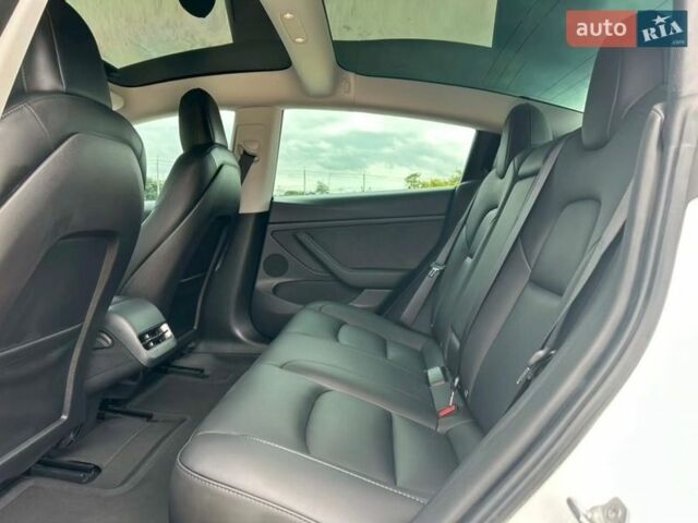 Білий Тесла Модель 3, об'ємом двигуна 0 л та пробігом 26 тис. км за 23499 $, фото 16 на Automoto.ua