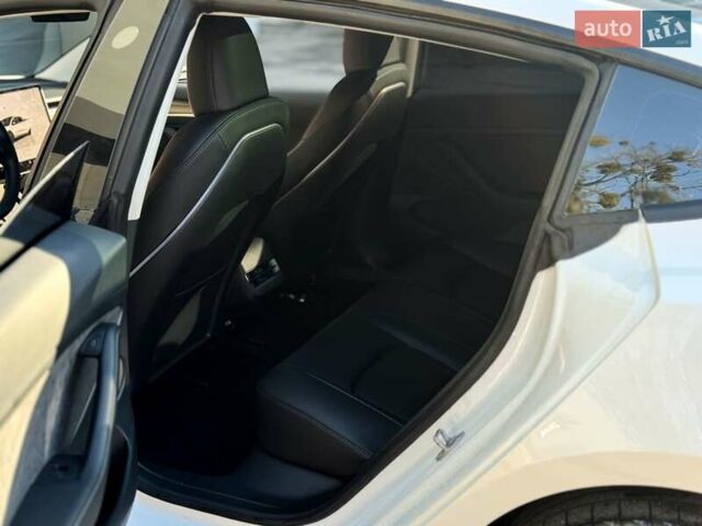 Белый Тесла Модель 3, объемом двигателя 0 л и пробегом 35 тыс. км за 27999 $, фото 14 на Automoto.ua