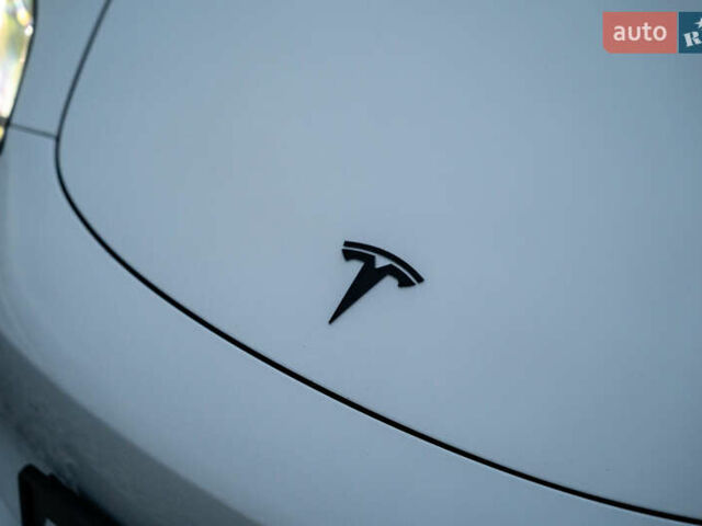 Белый Тесла Модель 3, объемом двигателя 0 л и пробегом 53 тыс. км за 27500 $, фото 15 на Automoto.ua