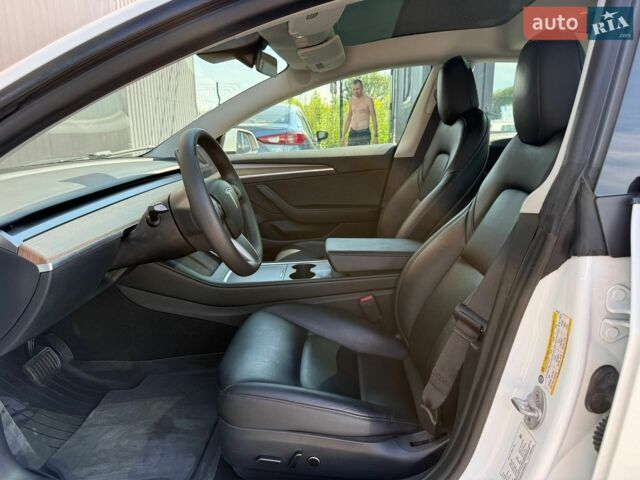 Білий Тесла Модель 3, об'ємом двигуна 0 л та пробігом 88 тис. км за 18900 $, фото 35 на Automoto.ua