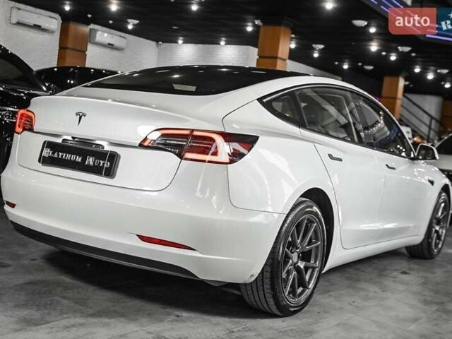 Белый Тесла Модель 3, объемом двигателя 0 л и пробегом 2 тыс. км за 26900 $, фото 19 на Automoto.ua