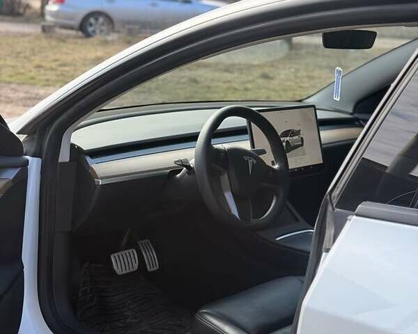 Белый Тесла Модель 3, объемом двигателя 0 л и пробегом 96 тыс. км за 21000 $, фото 4 на Automoto.ua