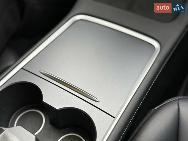 Білий Тесла Модель 3, об'ємом двигуна 0 л та пробігом 70 тис. км за 19999 $, фото 53 на Automoto.ua