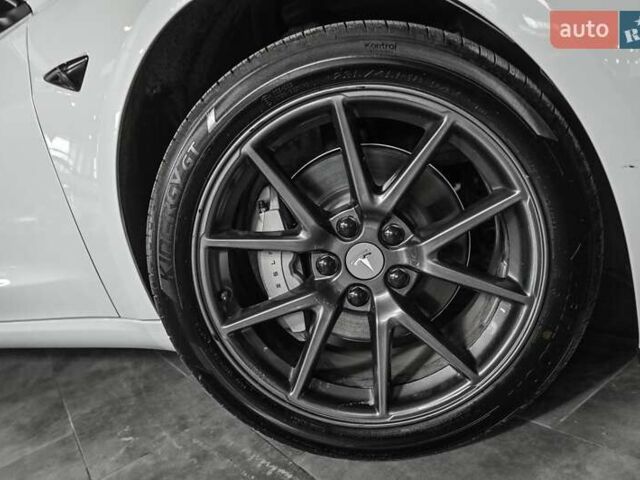 Белый Тесла Модель 3, объемом двигателя 0 л и пробегом 2 тыс. км за 26900 $, фото 11 на Automoto.ua