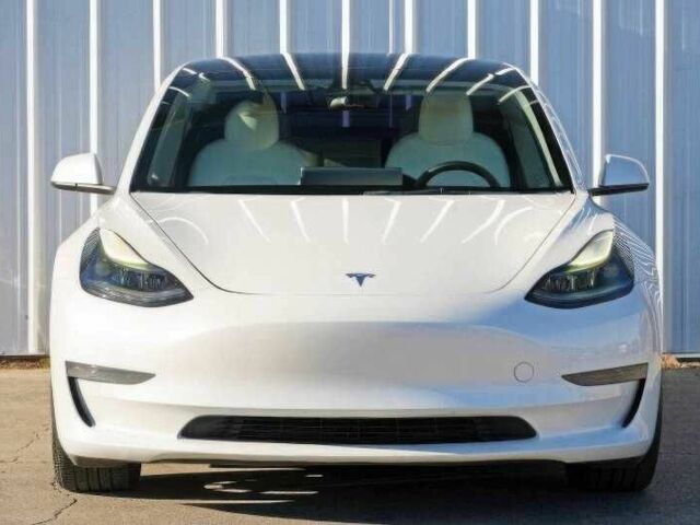 Белый Тесла Модель 3, объемом двигателя 0 л и пробегом 15 тыс. км за 9600 $, фото 1 на Automoto.ua