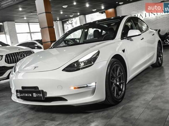 Білий Тесла Модель 3, об'ємом двигуна 0 л та пробігом 2 тис. км за 26900 $, фото 2 на Automoto.ua
