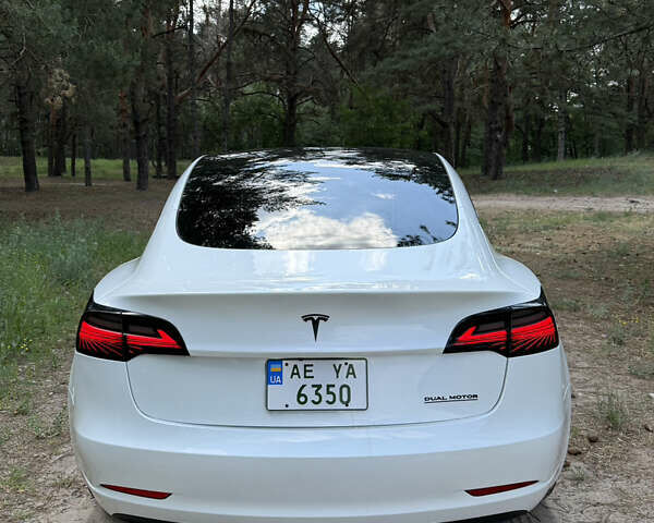 Белый Тесла Модель 3, объемом двигателя 0 л и пробегом 51 тыс. км за 23000 $, фото 2 на Automoto.ua
