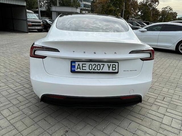 Білий Тесла Модель 3, об'ємом двигуна 0 л та пробігом 56 тис. км за 33500 $, фото 4 на Automoto.ua