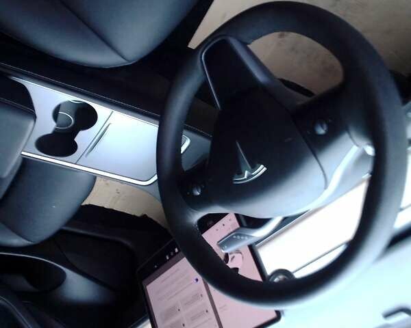 Белый Тесла Модель 3, объемом двигателя 0 л и пробегом 27 тыс. км за 21000 $, фото 4 на Automoto.ua