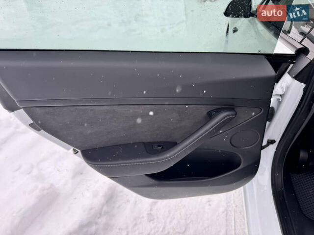 Белый Тесла Модель 3, объемом двигателя 0 л и пробегом 34 тыс. км за 21000 $, фото 14 на Automoto.ua