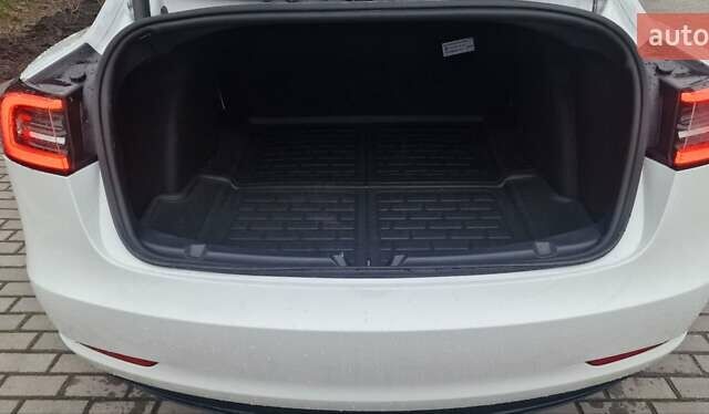 Белый Тесла Модель 3, объемом двигателя 0 л и пробегом 6 тыс. км за 30200 $, фото 10 на Automoto.ua