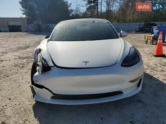 Белый Тесла Модель 3, объемом двигателя 0 л и пробегом 22 тыс. км за 8500 $, фото 4 на Automoto.ua