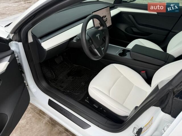 Белый Тесла Модель 3, объемом двигателя 0 л и пробегом 57 тыс. км за 18800 $, фото 11 на Automoto.ua